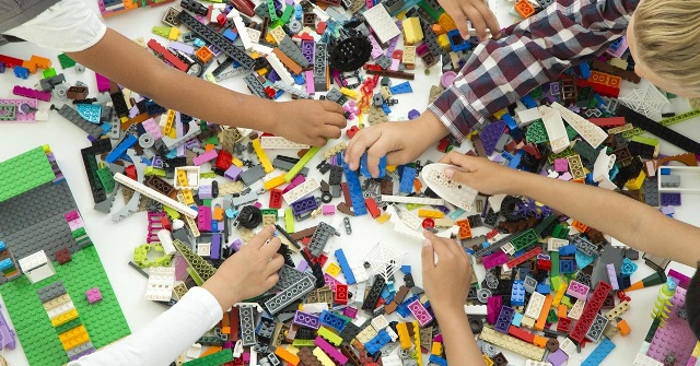 Doanh thu lego giảm lần đầu tiên kể từ năm 2004
