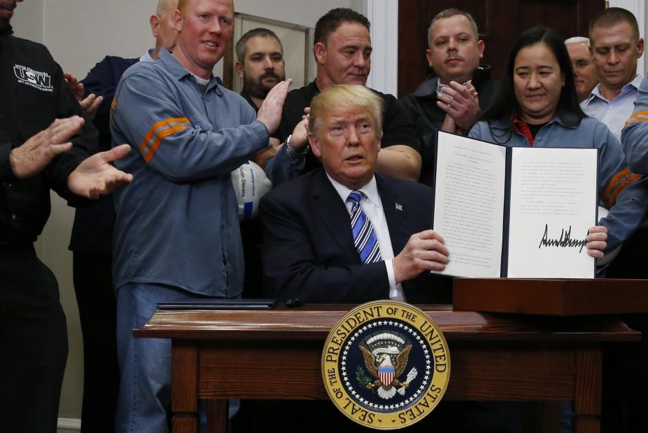 Tổng thống Mỹ Donald Trump chính thức áp thuế nhôm thép