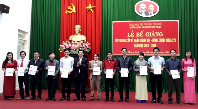 50 học viên hoàn thành khóa học Trung cấp lý luận Chính trị - Hành chính