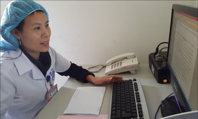 Nữ y sĩ trẻ năng động