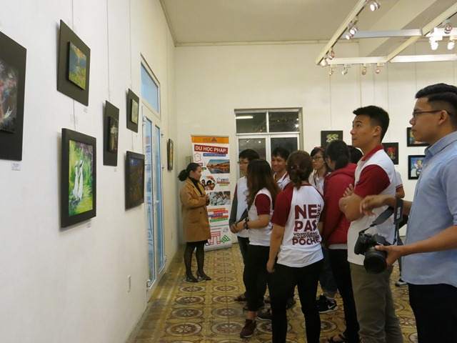 For the poor children with cancer, she paints