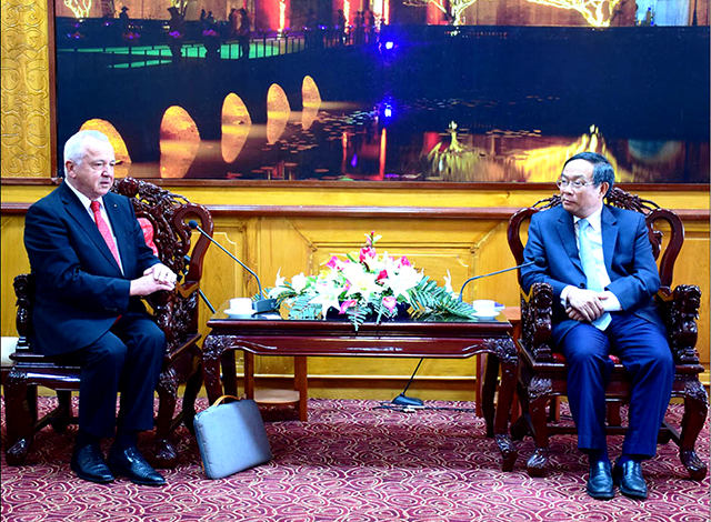 Chairman of Provincial People’s Committee Nguyen Van Cao receives Wilo Group’s Germany and KMH Group’s Korea representatives
