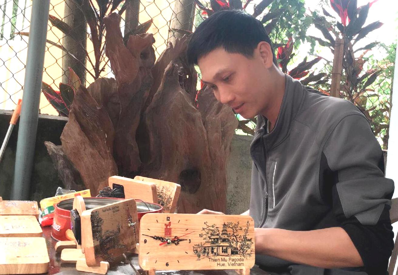 11 businesses granted right to use the Identity seal of Hue fine art handicraft products