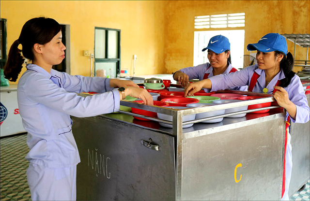 Vất vả, nhưng vẫn luôn đồng hành cùng người bệnh