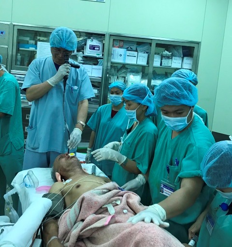 Cứu sống bệnh nhân bị khối u choán vòm miệng bằng kỹ thuật nội soi mềm