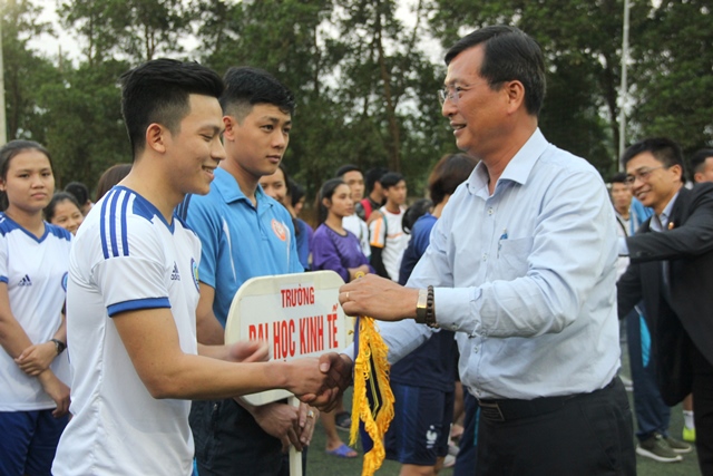 Khởi tranh giải bóng đá Hội Thể thao đại học và chuyên nghiệp Huế