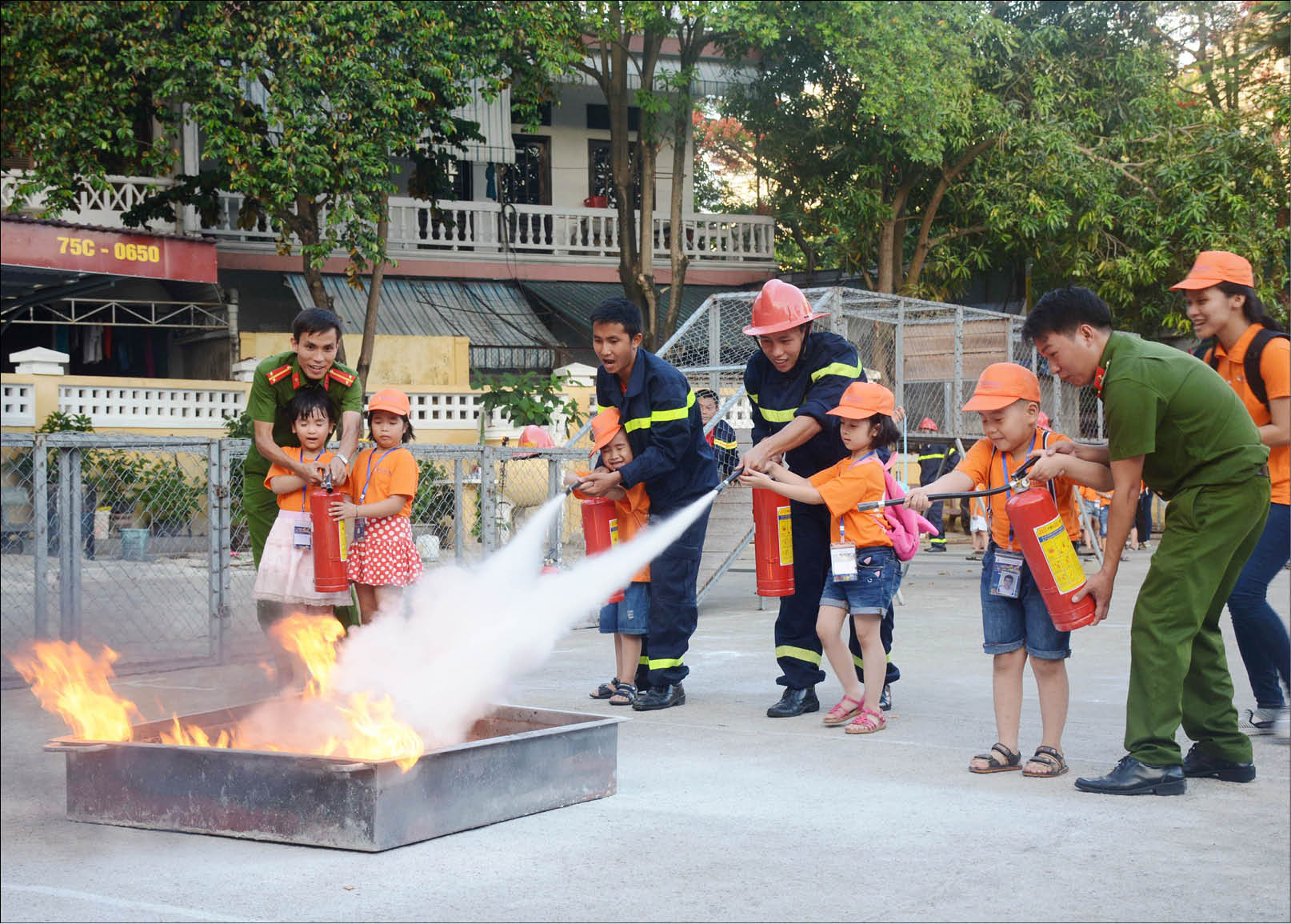 Trang bị kỹ năng thoát nạn cho trẻ