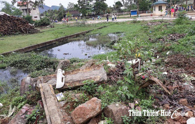 Ô nhiễm rác, nước thải tại Hương Hồ UBND phường đang xúc tiến giải quyết