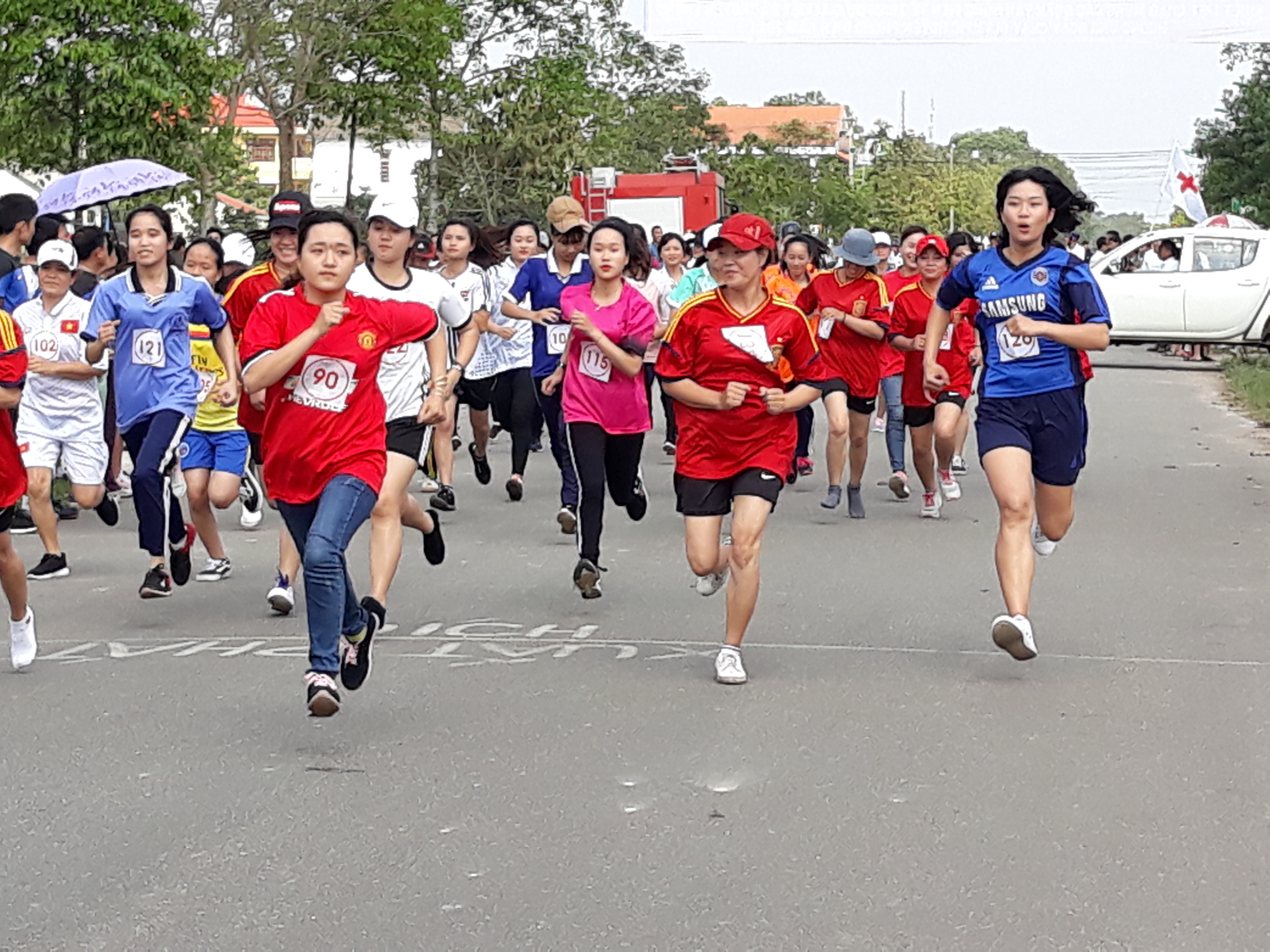 Sôi nổi Giải Việt dã truyền thống huyện Phong Điền năm 2018