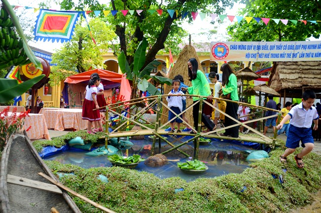 Để quê hương thêm gần