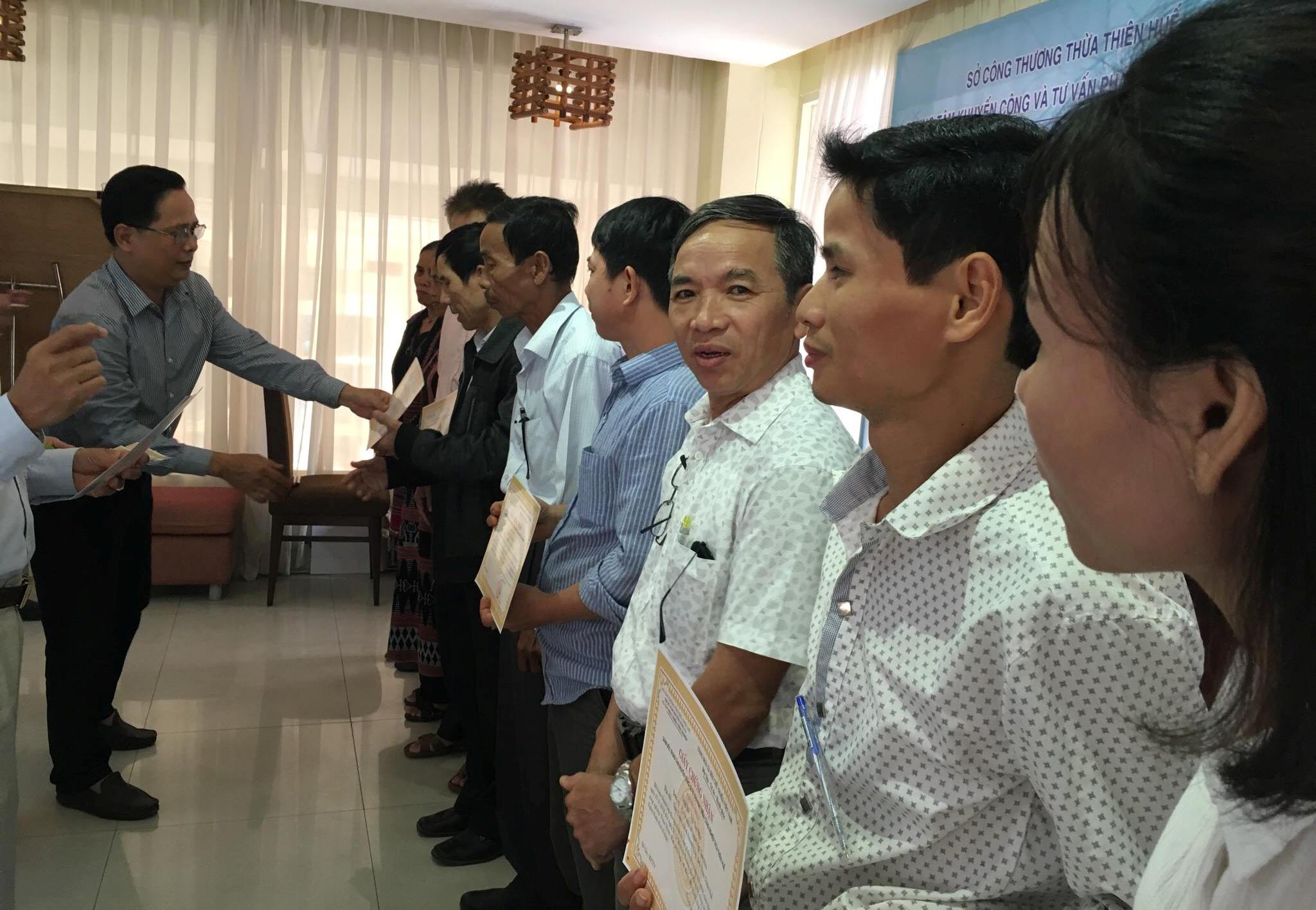 Bế giảng khóa đào tạo thiết kế sản phẩm quà tặng lưu niệm