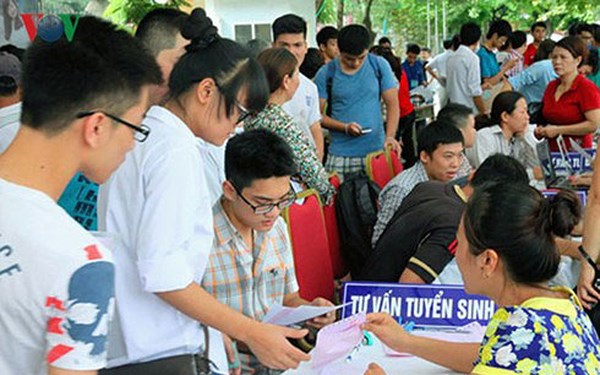 Xét tuyển tổ hợp môn trái ngành học “Bất chấp” để tuyển đủ thí sinh