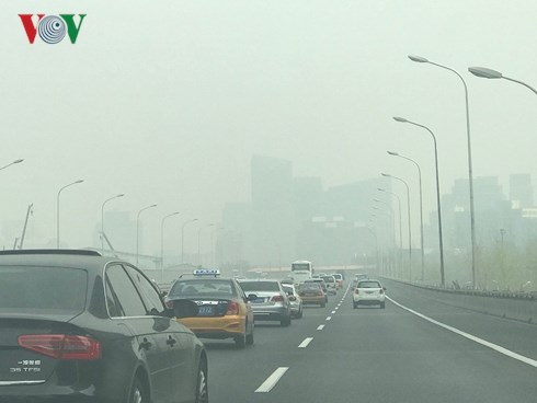 Thành phố Bắc Kinh, Trung Quốc ô nhiễm nghiêm trọng do bão cát