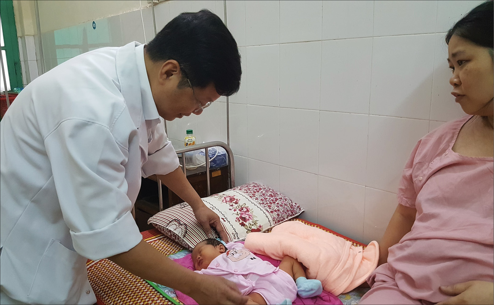 Phi khoa học khi sinh con “thuận tự nhiên” tại nhà