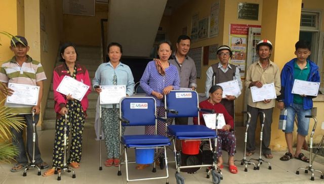 Trao 146 dụng cụ trợ giúp cho người khuyết tật