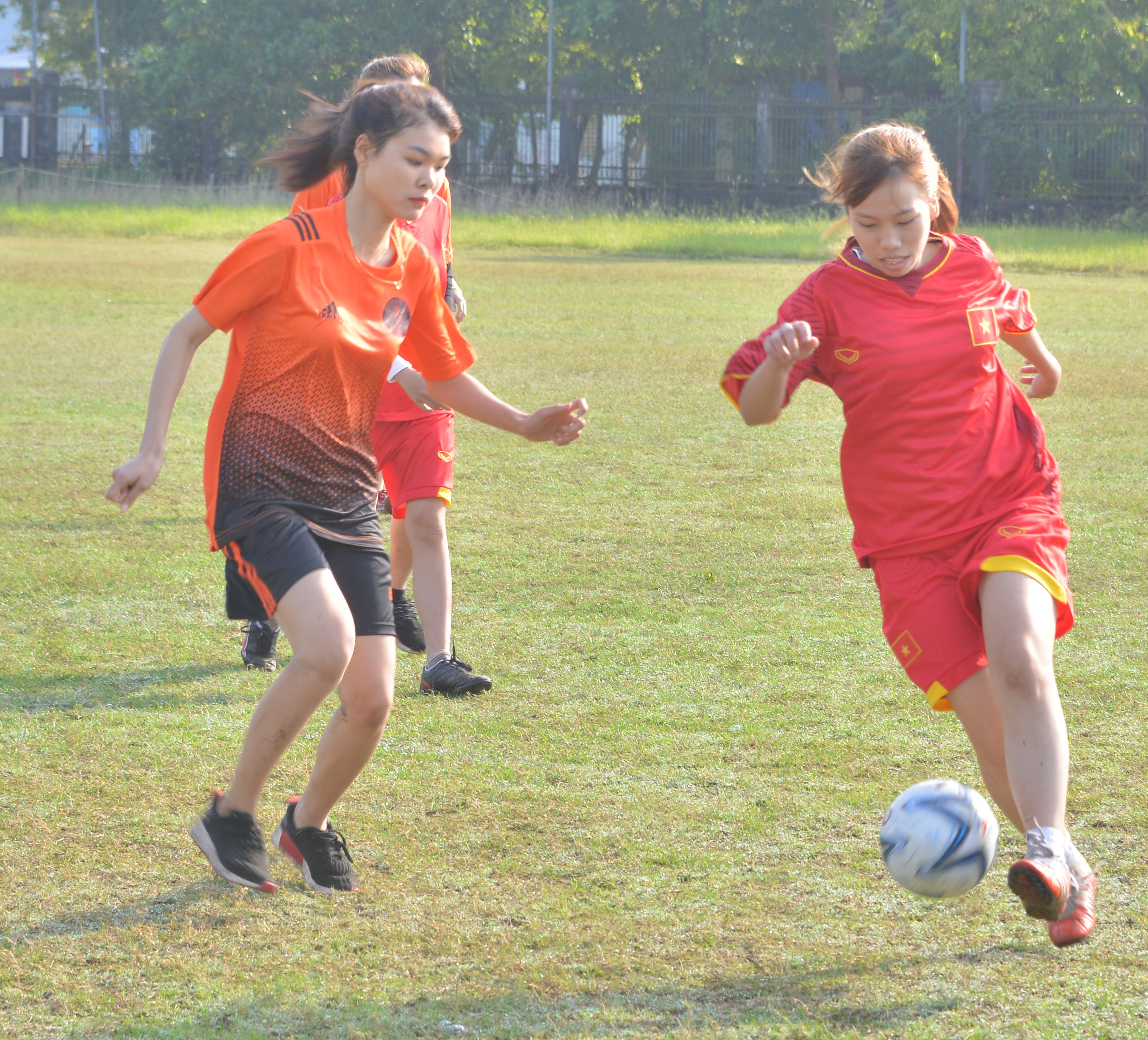 Sinh viên Sư phạm đua tài tại giải bóng đá truyền thống 2018