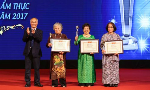 Successor of Hue royal cuisine honored as Top Vietnamese culinary artisan