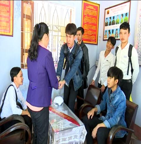 Nghĩa cử đẹp của các em học sinh Trường THPT Nguyễn Sinh Cung