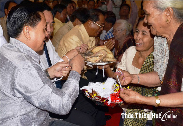 Chuyện thăm Lào giờ mới kể