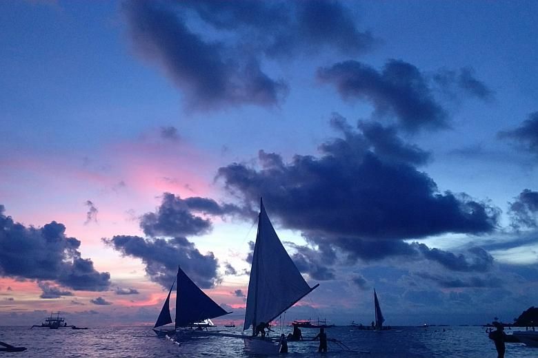 Đảo du lịch Boracay đóng cửa, các hãng hàng không cắt giảm chuyến