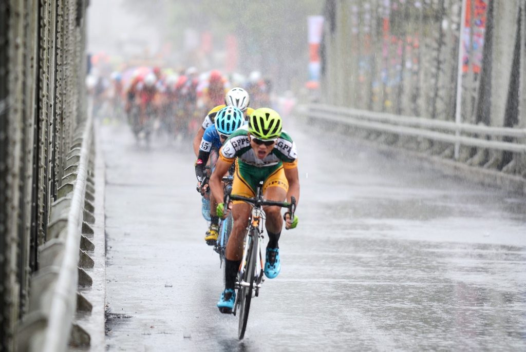 Hấp dẫn cuộc đua dưới cơn mưa xứ Huế