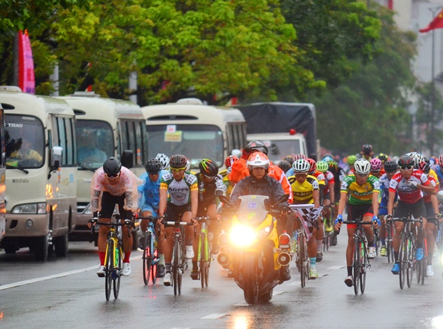 Chúc cho chân cứng đá mềm