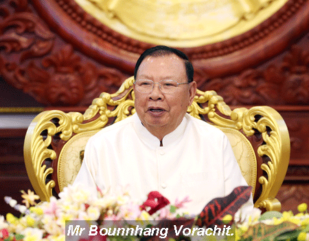 Chủ tịch nước Bounnhang Vorachith chúc mừng toàn dân nhân dịp lễ tết truyền thống của Lào