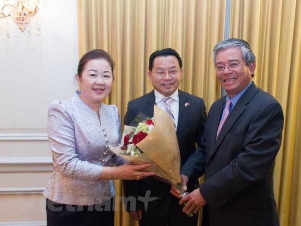 Đại sứ Phạm Quang Vinh chúc Tết Đại sứ quán Lào dịp Tết cổ truyền
