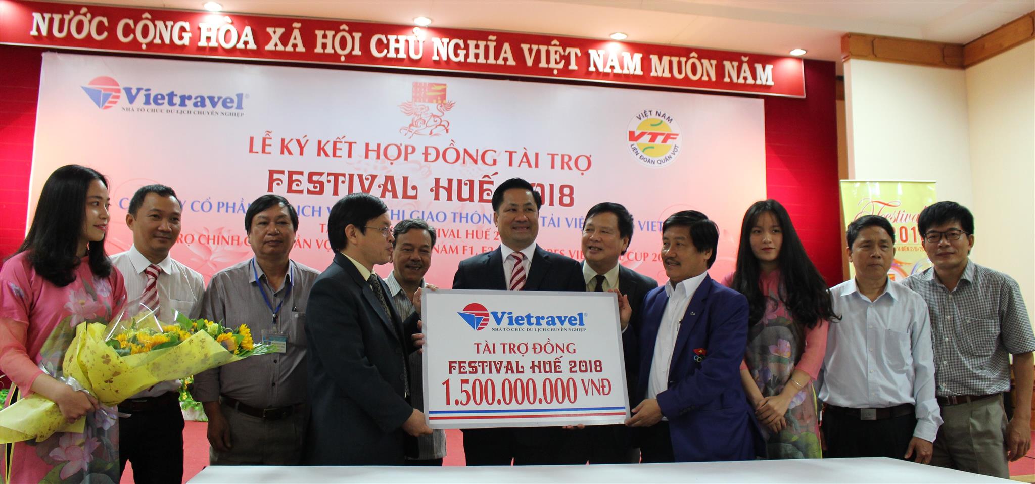 VNPT and Vietravel sponsor Hue Festival 2018
