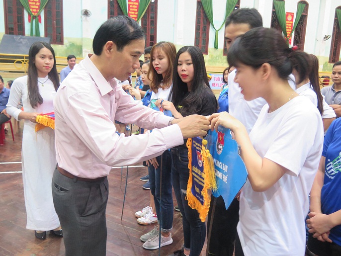 60 VĐV tham dự Giải cầu lông - bóng bàn Khối Doanh nghiệp - 2018