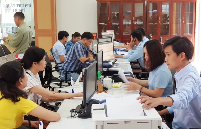 Làm thêm sáng thứ 7 để giải quyết thủ tục hành chính