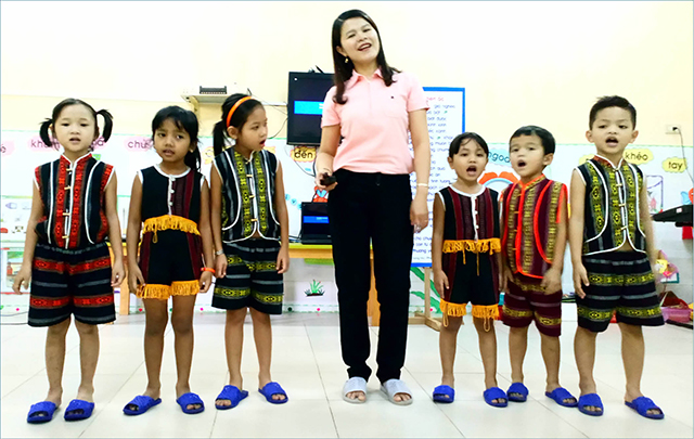 Giữ hồn dân tộc qua tiếng mẹ