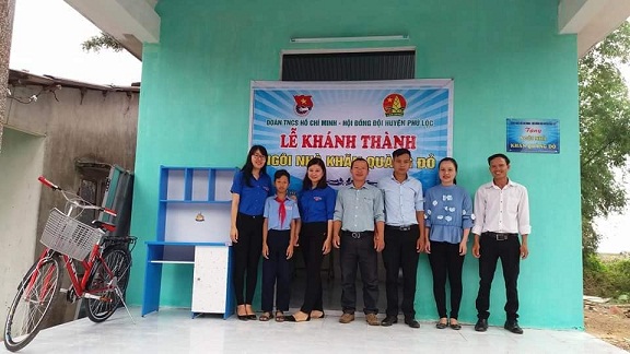 Khánh thành nhà Khăn quàng đỏ cho em Lê Văn Nắng