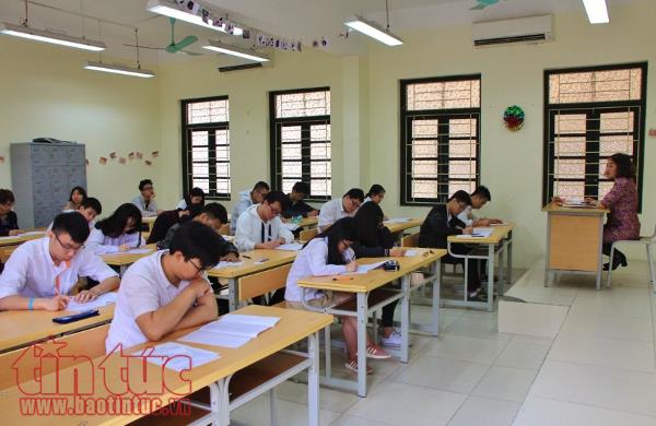 Xét tuyển bằng tổ hợp lạ , trường đại học sẽ tự làm hại mình