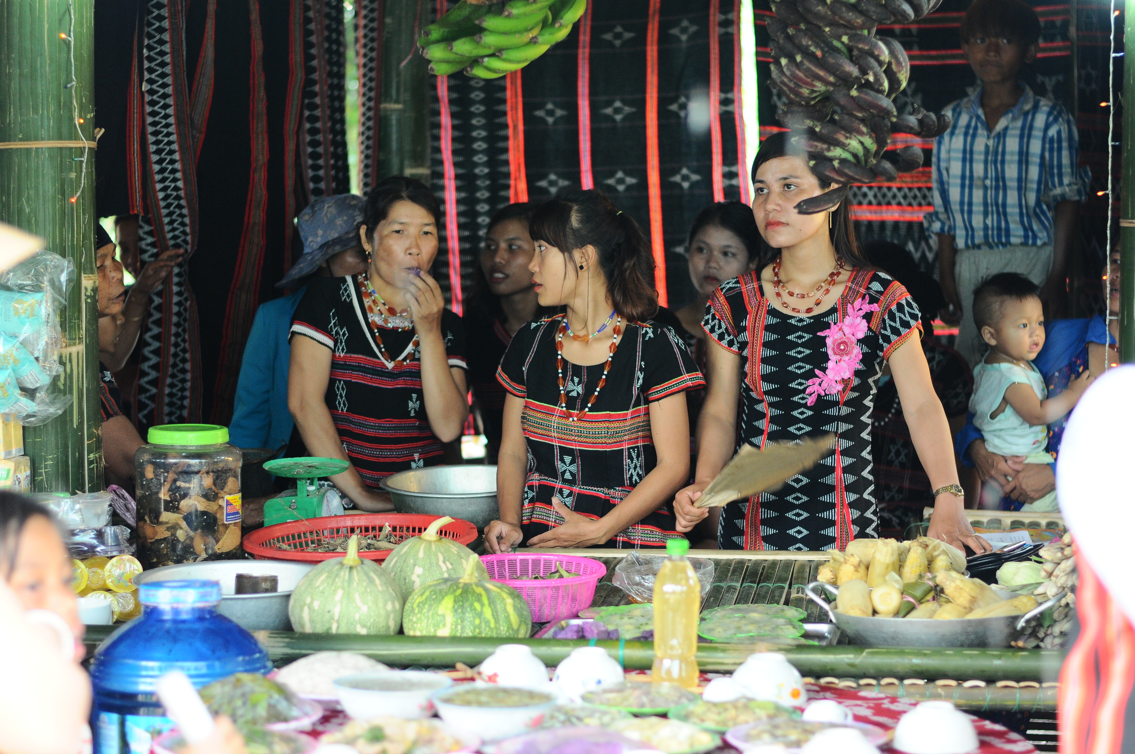 Sống lại hồn thiêng sông núi