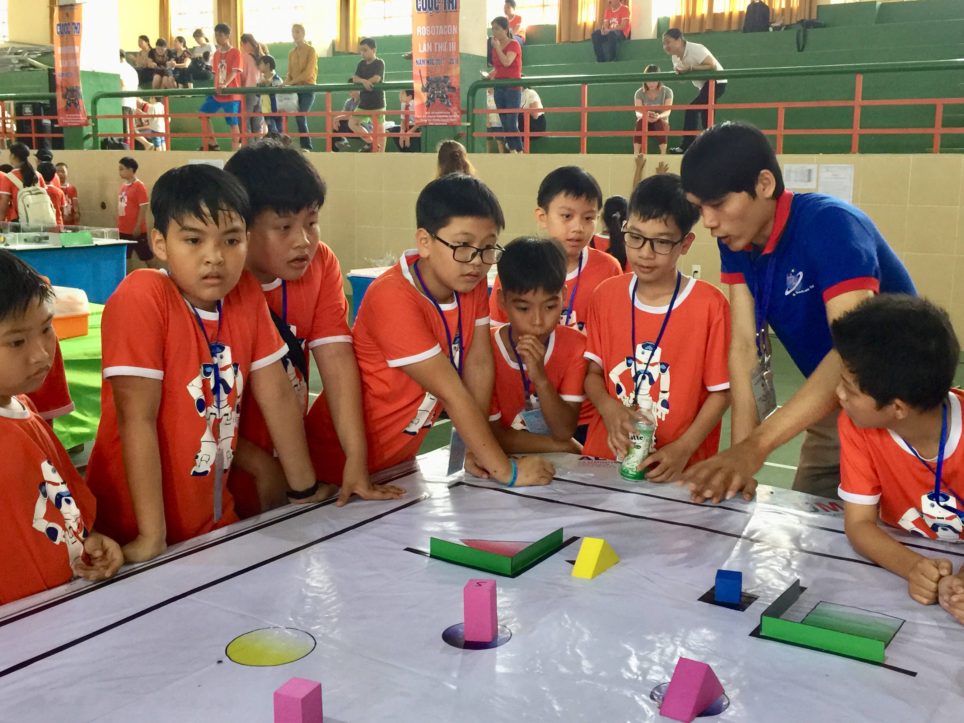 340 học sinh thamm gia giải thi Robotacom