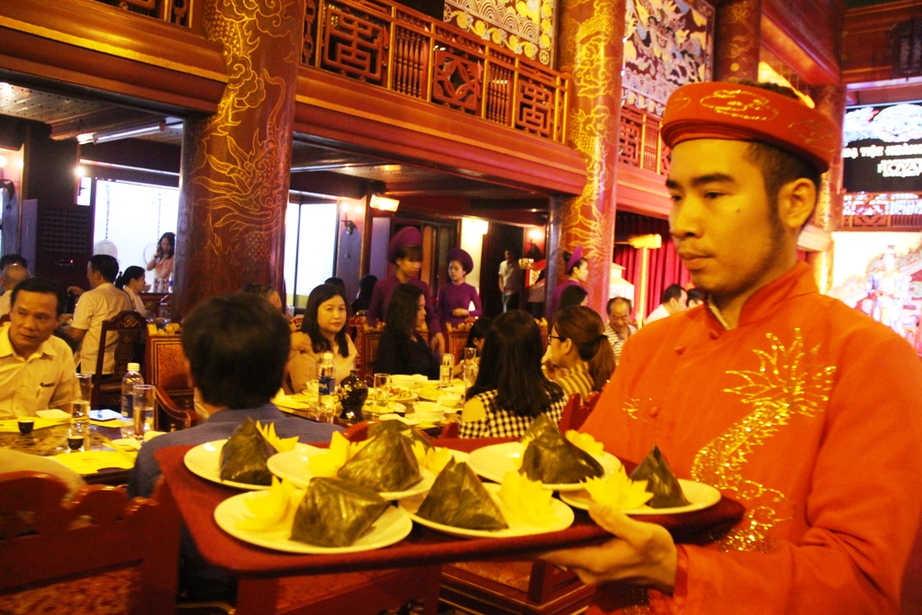 Dạ tiệc hoàng cung Món ngon hòa quyện cùng nghệ thuật