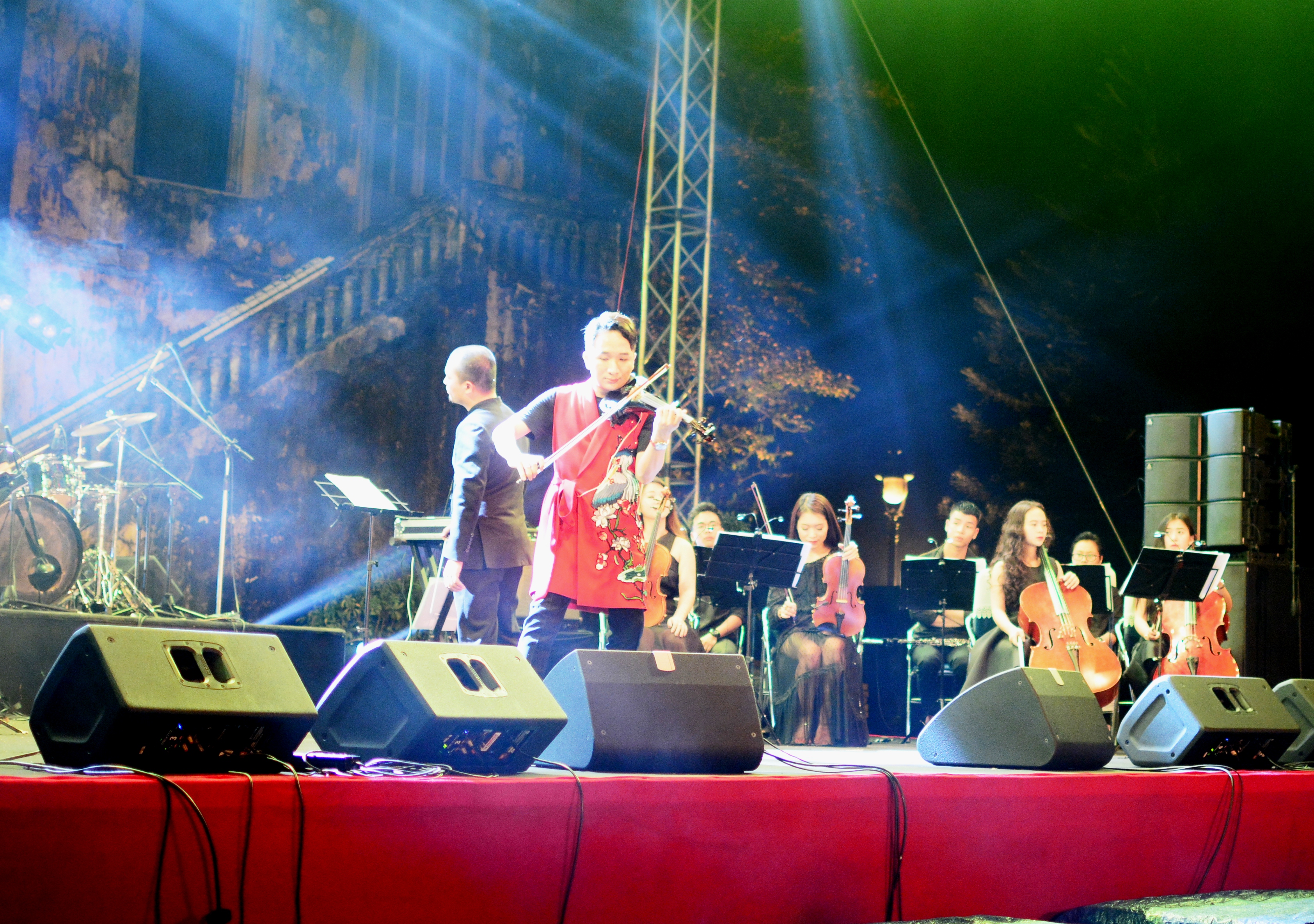 “Mặt trời Phương Đông” khiến khán giả say mê