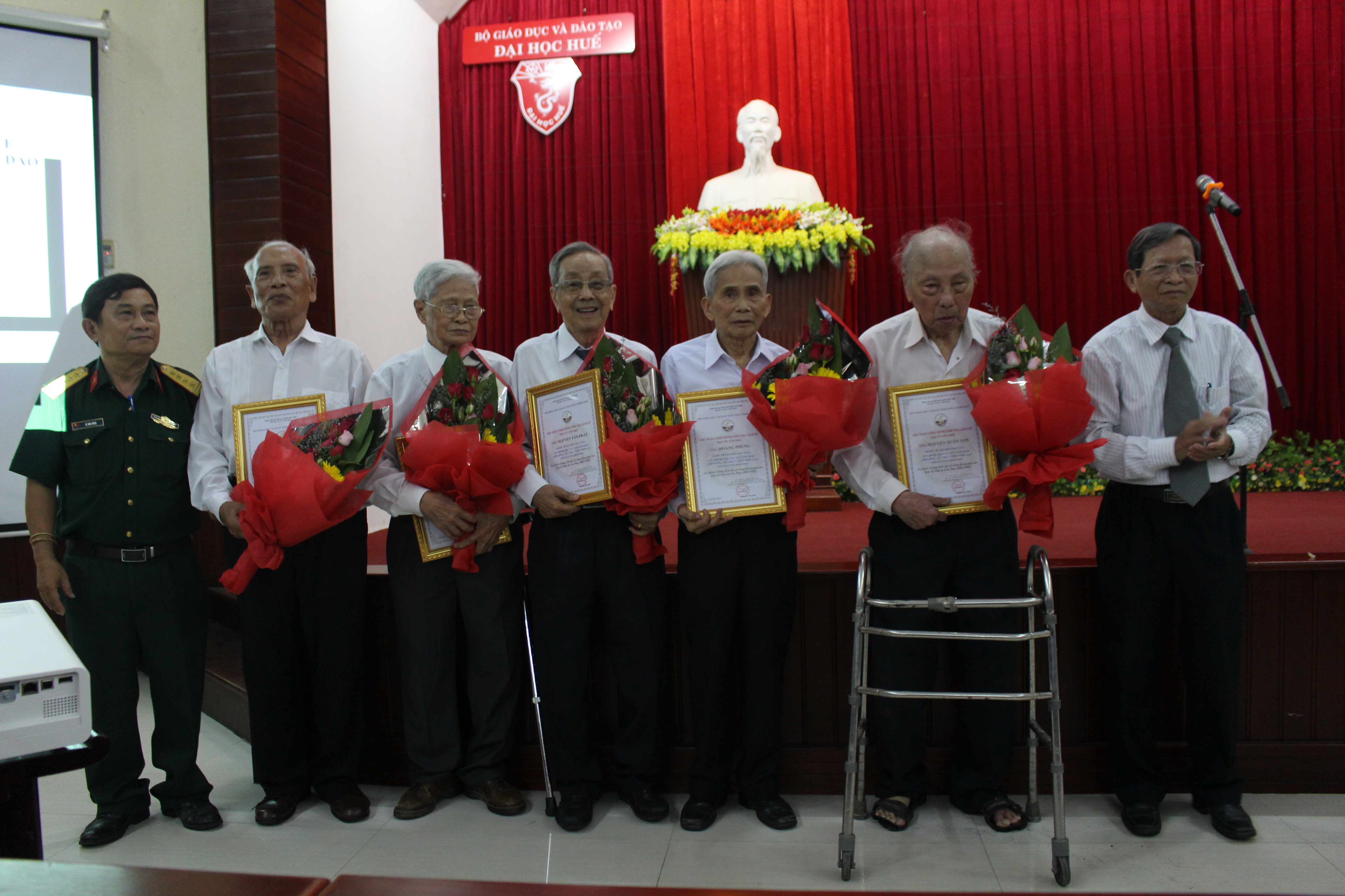 Giới thiệu sách Tù chính trị câu lưu Côn Đảo, từ thực tiễn nhìn lại