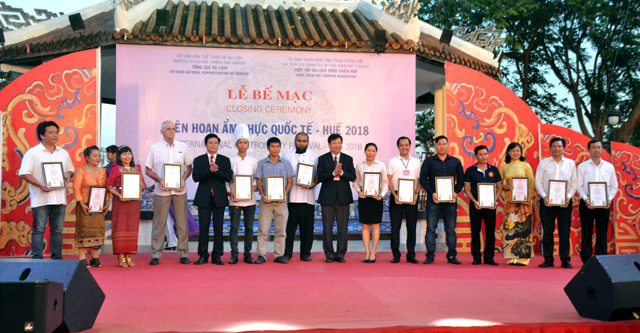 Gần 300 ngàn lượt khách tham gia Liên hoan Ẩm thực quốc tế