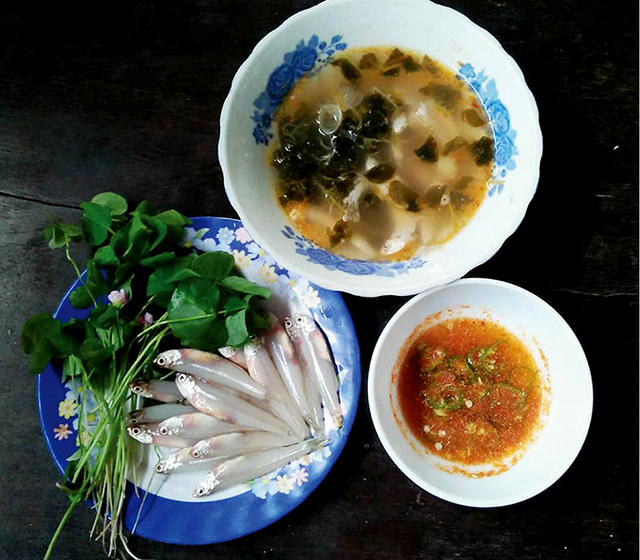 Thanh mát canh me đất cá cơm