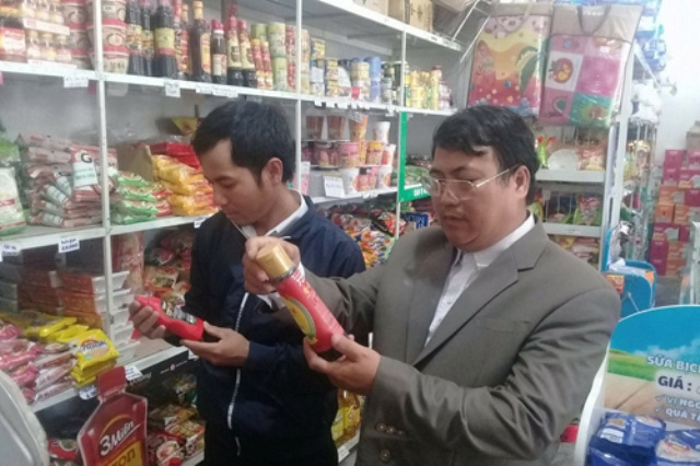 Kiểm tra an toàn thực phẩm tại A Lưới