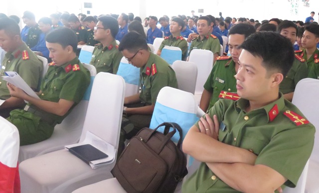 Cán bộ đoàn học tập và làm theo lời Bác