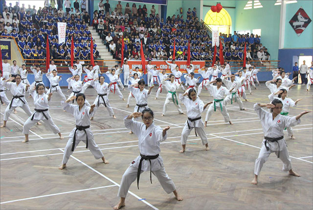 Tạo đà cho đấu trường đại hội