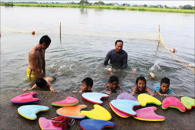 Dạy bơi vùng nước mở