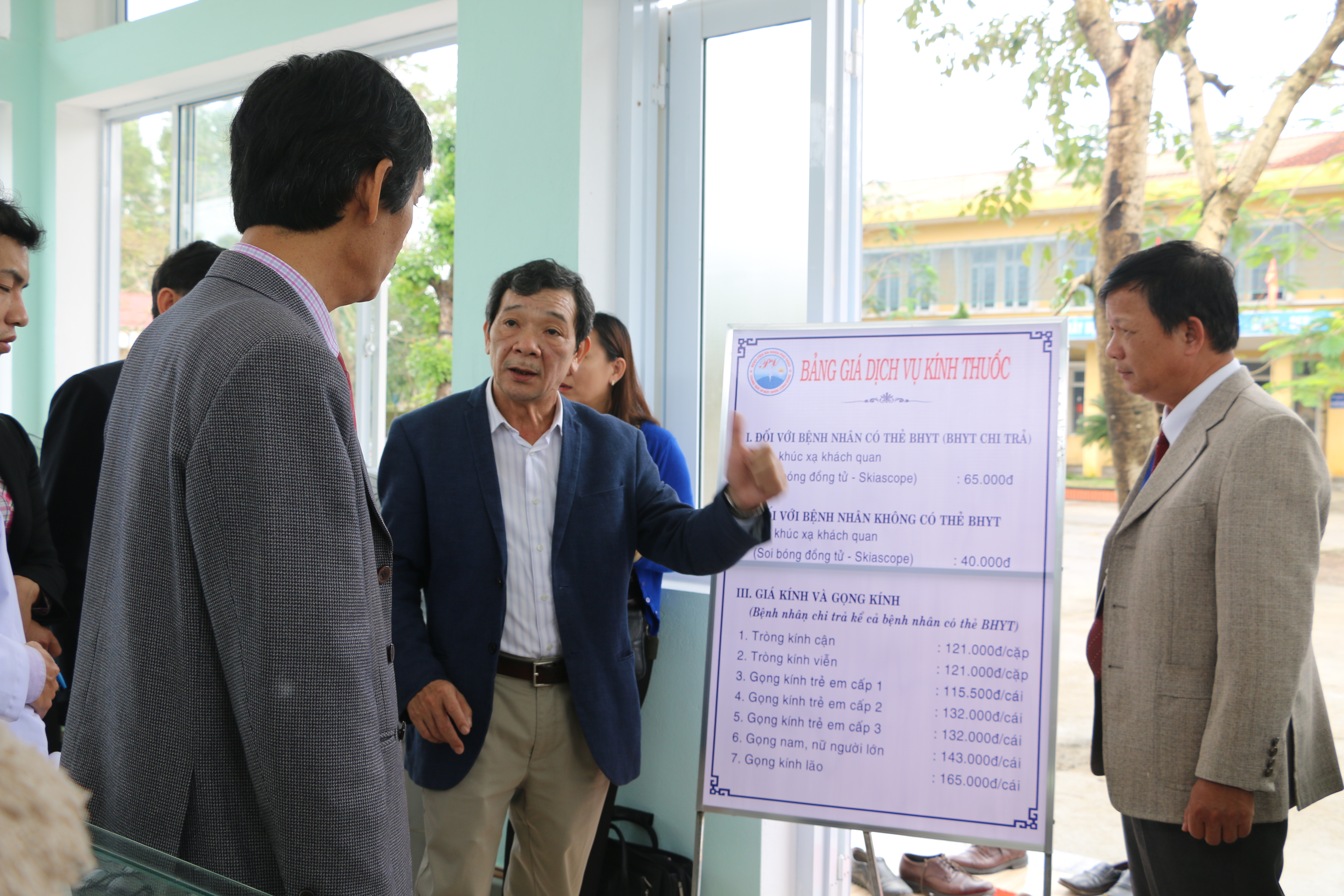 Thành lập 4 đơn vị khúc xạ cơ sở