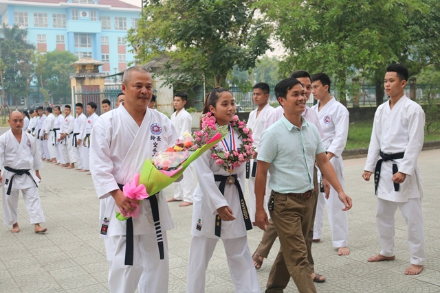 Đón và chúc mừng nữ VĐV Karatedo Huế giành thành tích ở giải quốc tế