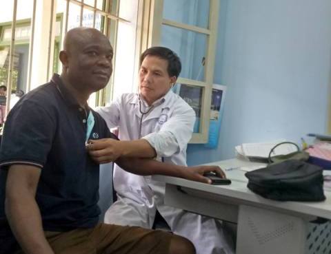 Điều trị thành công chứng bệnh liệt nửa người cho bệnh nhân nước ngoài