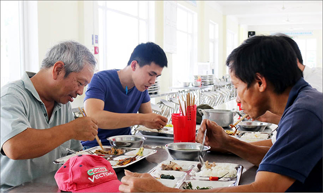 Cơm ca như cơm nhà