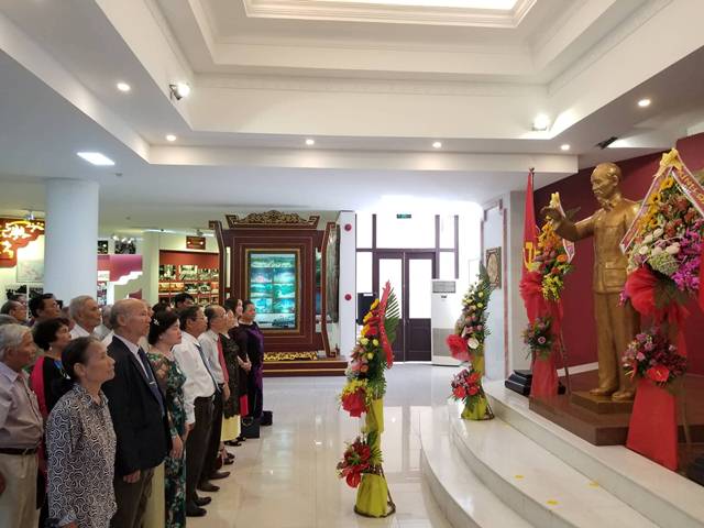 Tháng năm, nghe những vần thơ xúc động về Bác Hồ